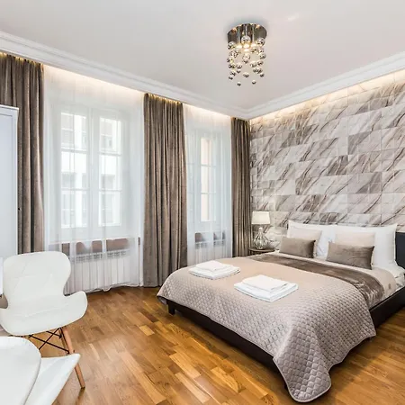 Apartment Just In Rynek Garncarskie 10 With Bonus Separate Office Tv Wroclaw